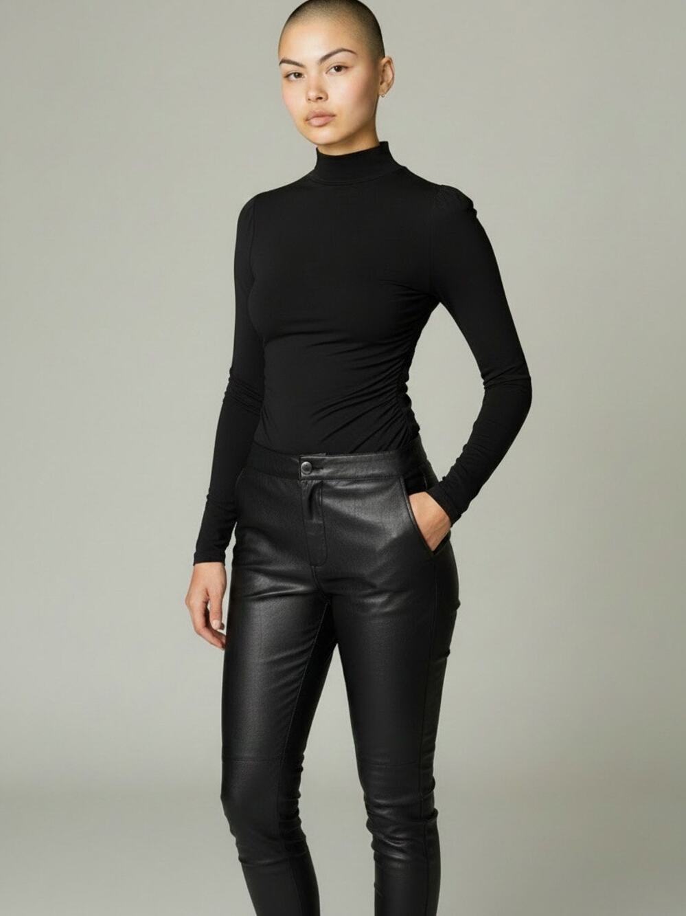 NWT 0 XS Good American Black Mock Neck Ruched Long Sleeve Knit Bodysuit